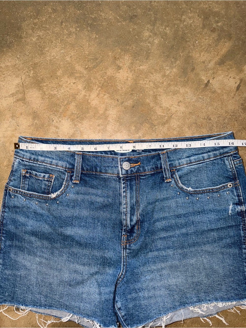 Old Navy Boyfriend Denim Shorts Studded Pocket Raw Hem Size 10 - Picture 5 of 8